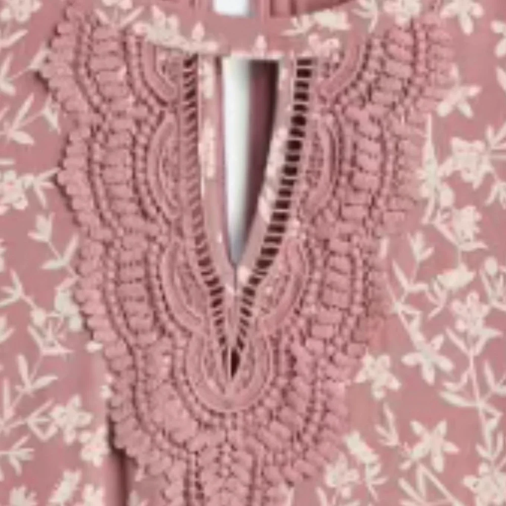 Quin sleeveless keyhole crochet blouse - Picture 2 of 4
